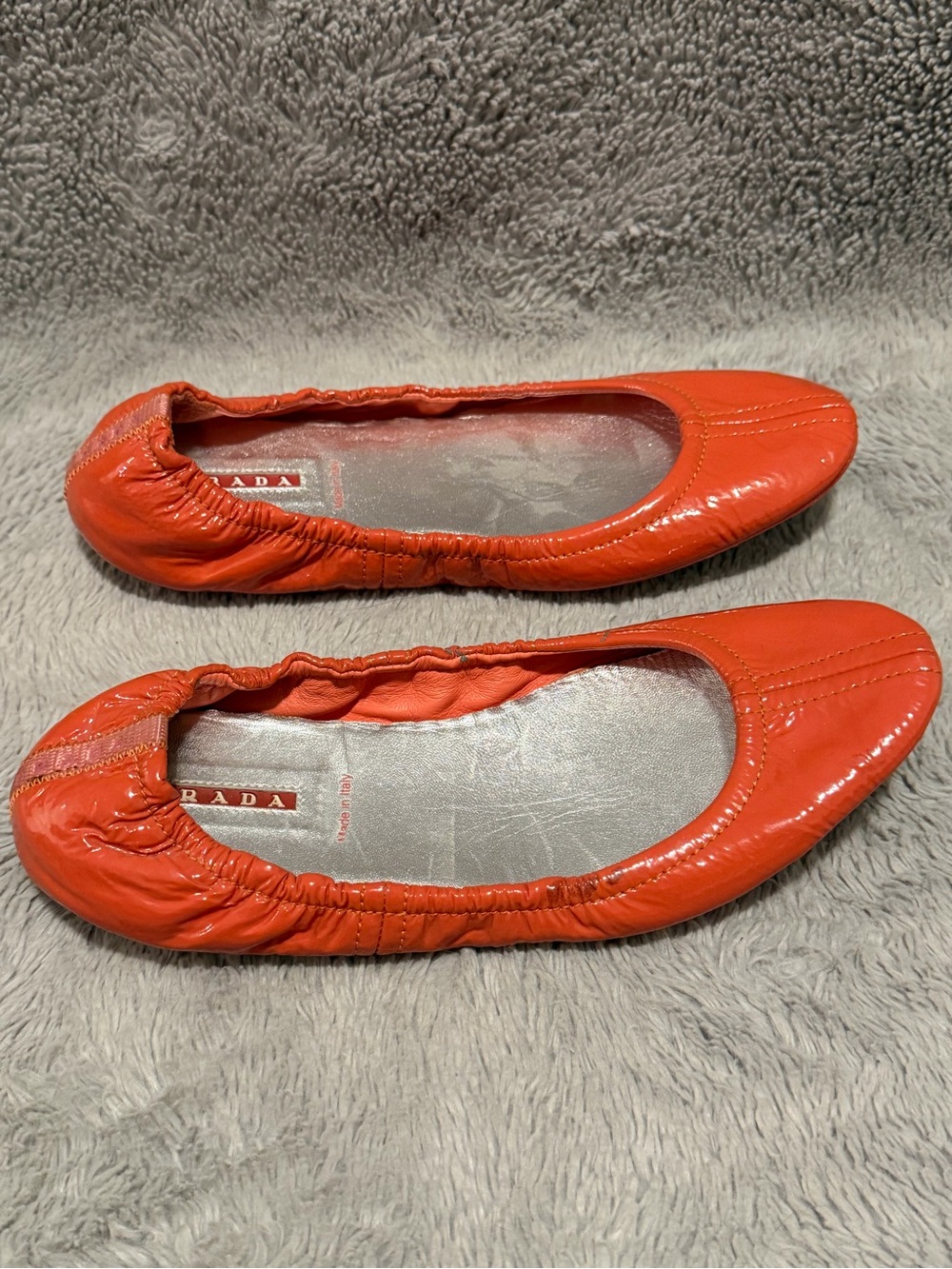 Prada Ballet Flats Womens 36.5 US 6.5 Orange Patent Leather Scrunch Slip Ons - Picture 4 of 13
